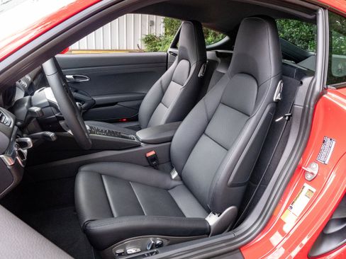 Used 2025 Porsche 718 Cayman image 5