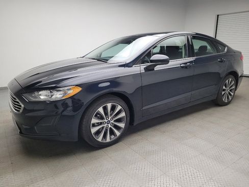 Used 2020 Ford Fusion SE image 2
