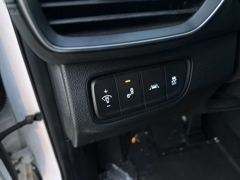 Used 2019 Hyundai Santa Fe SE image 12