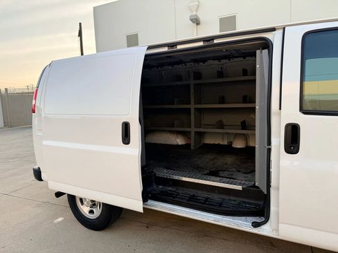 Used 2019 Chevrolet Express 3500 w/ Driver Convenience Package image 14