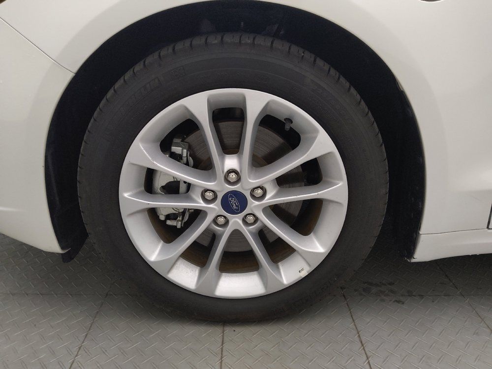 Used 2020 Ford Fusion Energi Titanium FWD image 31