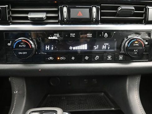 Used 2025 Nissan Pathfinder SL image 19