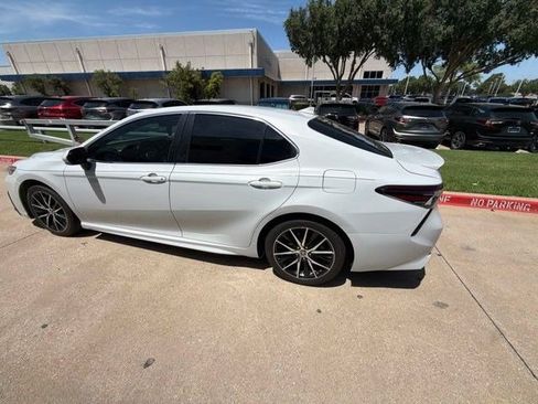 Used 2023 Toyota Camry SE FWD image 4
