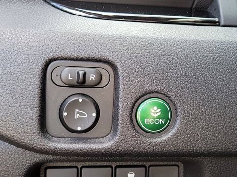 Used 2018 Honda Pilot Touring image 14