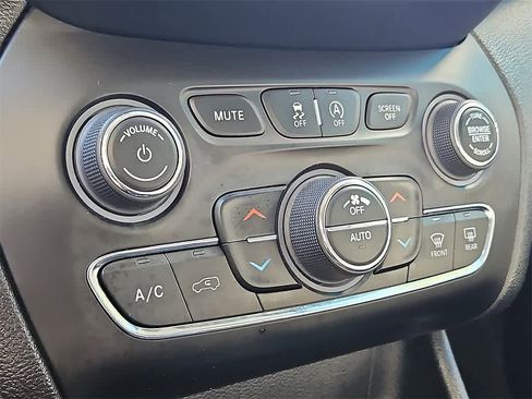 Used 2022 Jeep Cherokee Latitude Lux image 14