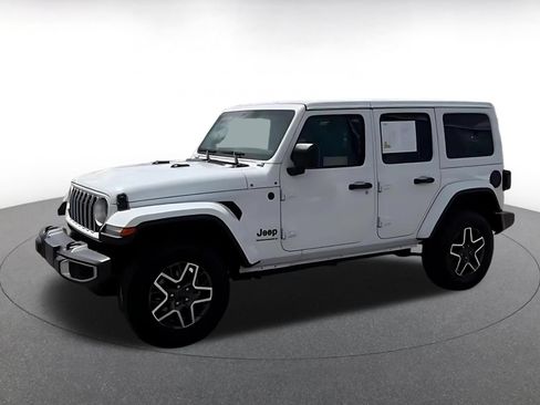 Used 2025 Jeep Wrangler Unlimited Sahara AWD/4WD image 8