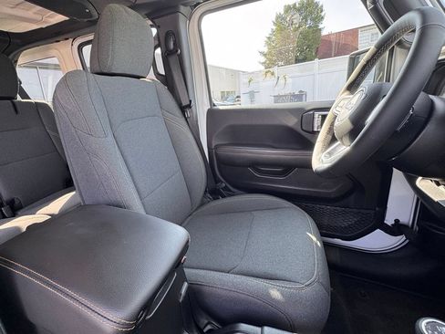 Used 2025 Jeep Wrangler Unlimited Sahara AWD/4WD image 20