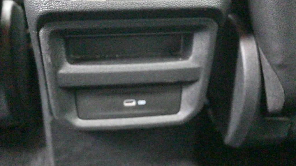 Used 2025 Volkswagen Taos SE FWD image 14