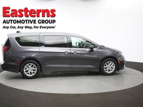 Used 2023 Chrysler Pacifica Touring-L FWD image 45
