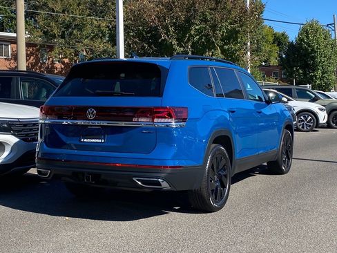 Certified 2025 Volkswagen Atlas SE image 3