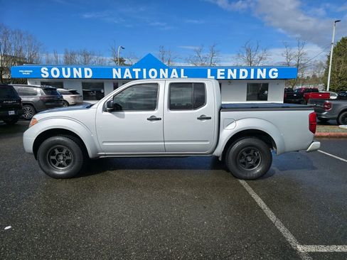 Used 2015 Nissan Frontier SV image 9