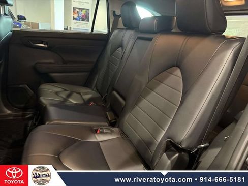 Certified 2024 Toyota Highlander XLE AWD/4WD image 16
