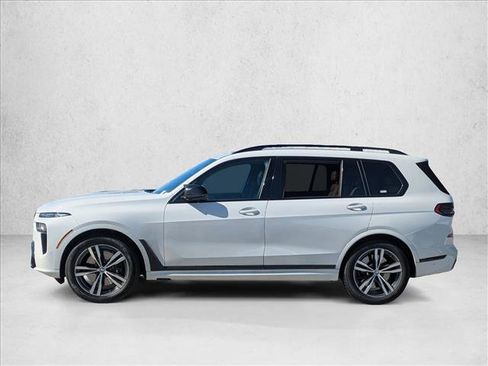 Used 2024 BMW X7 M60i image 7
