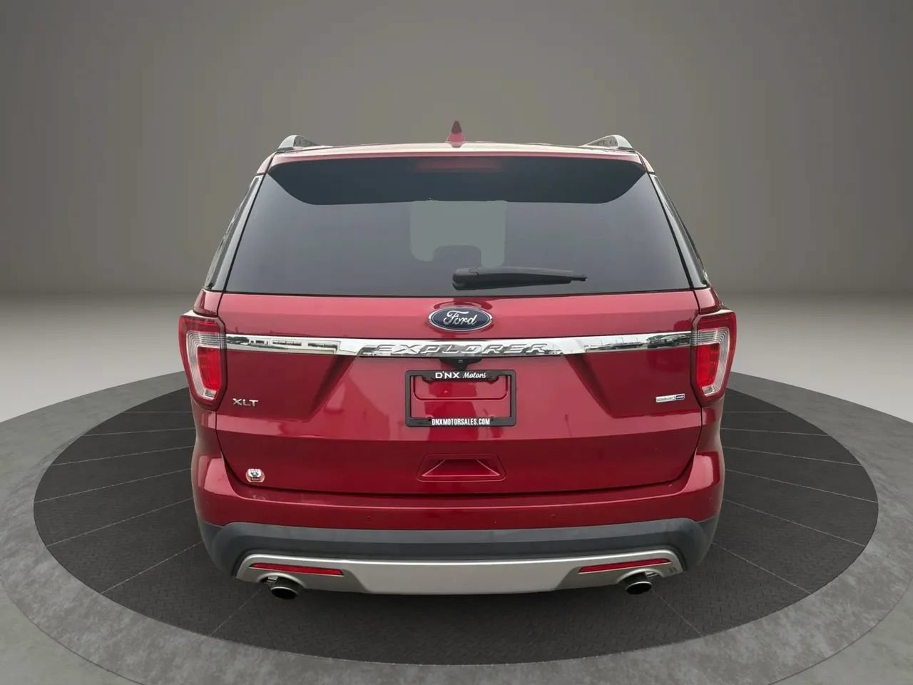 Used 2017 Ford Explorer XLT w/ Equipment Group 202A AWD/4WD image 4