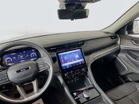 Used 2023 Jeep Grand Cherokee Limited w/ Luxury Tech Group II image 25