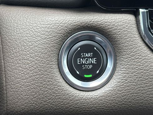 Used 2024 GMC Canyon Denali AWD/4WD image 21