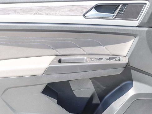 Used 2022 Volkswagen Atlas Cross Sport SE image 21