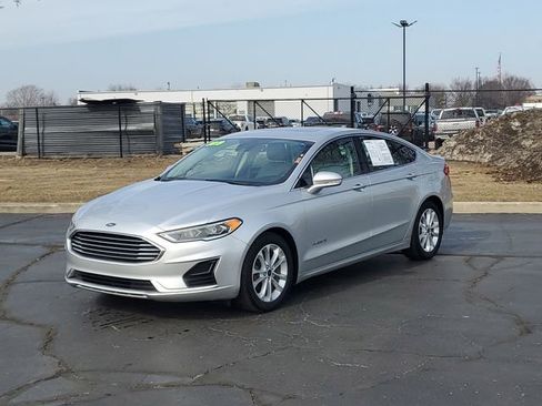 Used 2019 Ford Fusion SEL image 2