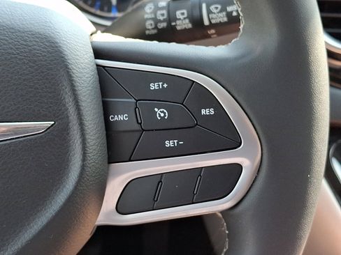 Used 2022 Chrysler Voyager LX FWD image 22