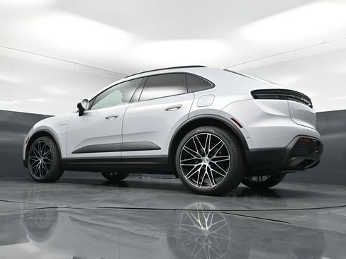 New 2026 Porsche Macan 4 Electric AWD/4WD image 23