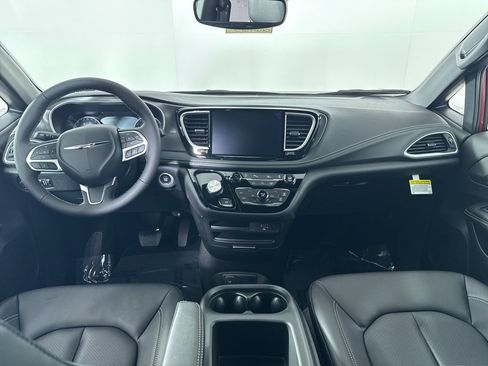 New 2026 Chrysler Pacifica Select AWD/4WD image 7