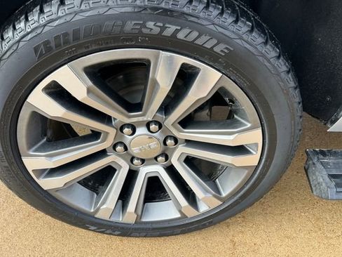 Used 2018 GMC Yukon Denali w/ Denali Ultimate Package image 12