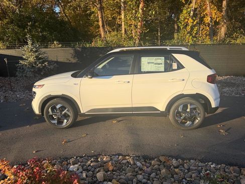 New 2026 Hyundai Venue SEL image 2