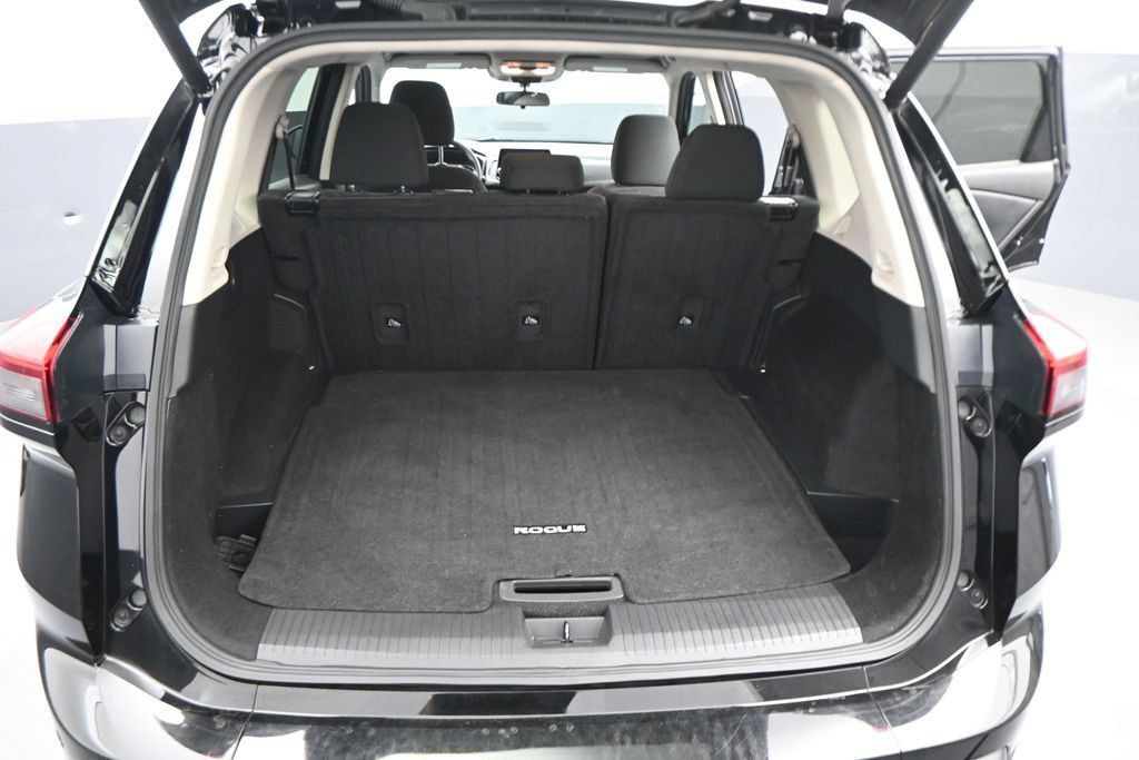 Used 2024 Nissan Rogue SV FWD image 23