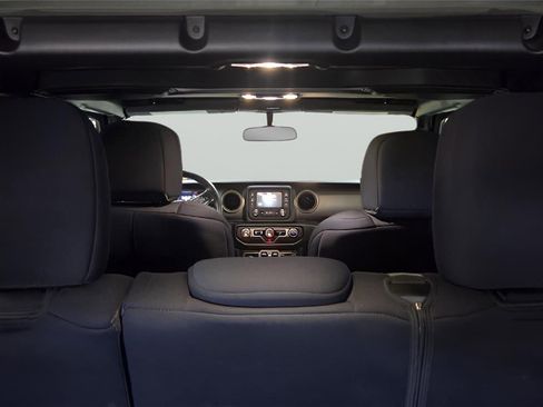 Used 2019 Jeep Wrangler Unlimited Sport S image 9