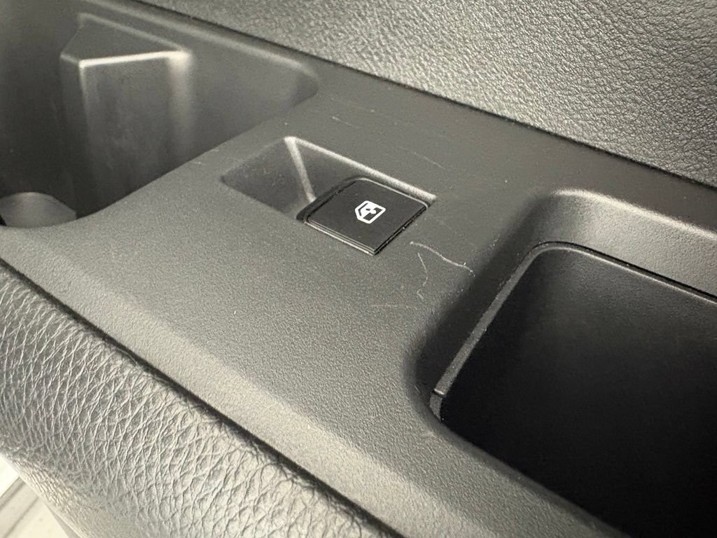 Used 2024 Nissan Pathfinder SV FWD image 16
