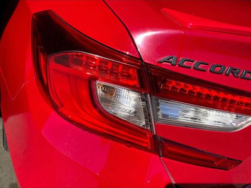 Used 2018 Honda Accord Sport image 27