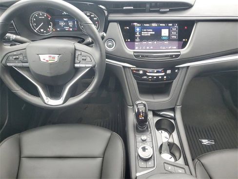 Certified 2025 Cadillac XT6 Luxury w/ LPO, Floor Liner Package image 29