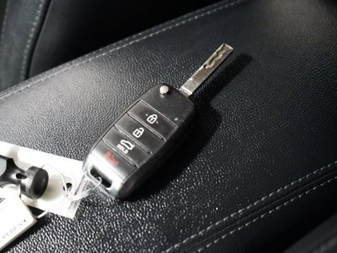 Used 2018 Kia Optima S image 36