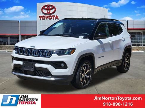 Used 2025 Jeep Compass Limited AWD/4WD image 3