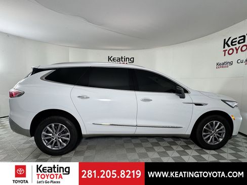 Used 2024 Buick Enclave Premium image 3