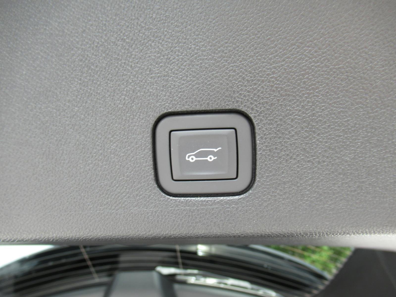 Used 2025 Cadillac XT6 Luxury FWD image 37