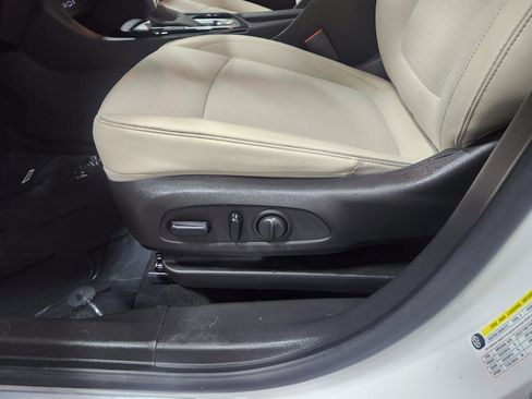 Used 2020 Buick Encore GX Select w/ Experience Buick Package AWD/4WD image 28