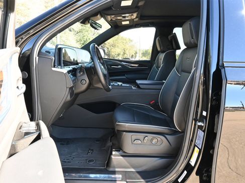 Used 2024 Cadillac Escalade Premium Luxury image 18