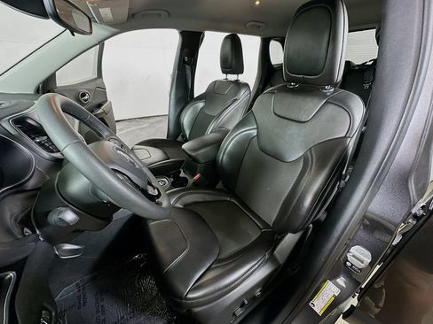Used 2021 Jeep Cherokee Latitude Plus FWD image 15
