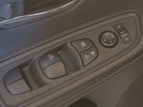 Used 2021 Nissan Versa SV image 27