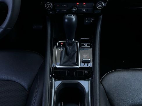 Used 2025 Jeep Compass Latitude image 14