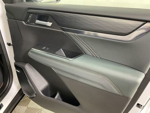 Used 2025 GMC Acadia AT4 image 26