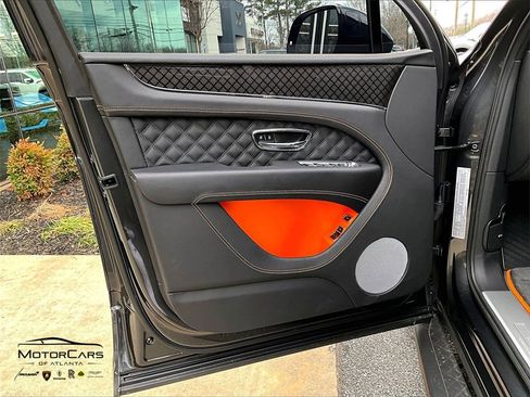 Used 2025 Bentley Bentayga image 20
