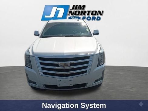 Used 2017 Cadillac Escalade 2WD image 3