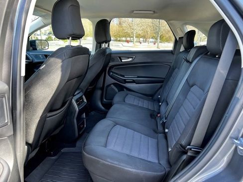 Used 2022 Ford Edge SE image 16