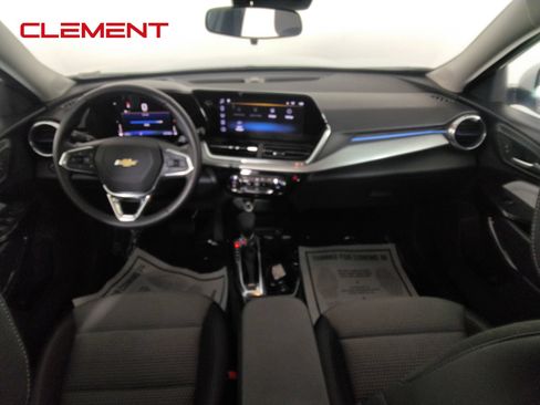 Used 2025 Chevrolet Trax LT w/ LT Convenience Package FWD image 29