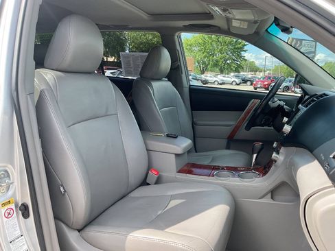 Used 2010 Toyota Highlander Limited AWD/4WD image 42