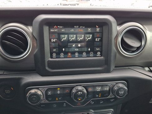 Used 2018 Jeep Wrangler Unlimited Sahara w/ Safety Group image 15