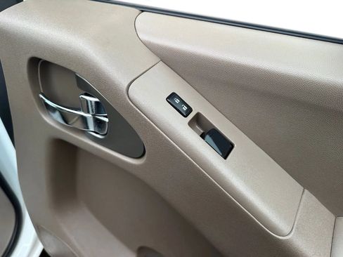 Used 2018 Nissan Frontier SV AWD/4WD image 16