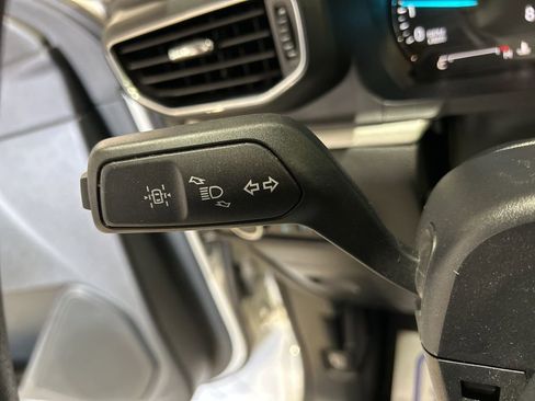 Used 2023 Ford Explorer XLT AWD/4WD image 25
